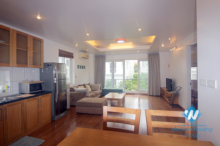 A spacious and brightly 2 bedroom apartment for rent in Xuan dieu, Tay ho, Hanoi